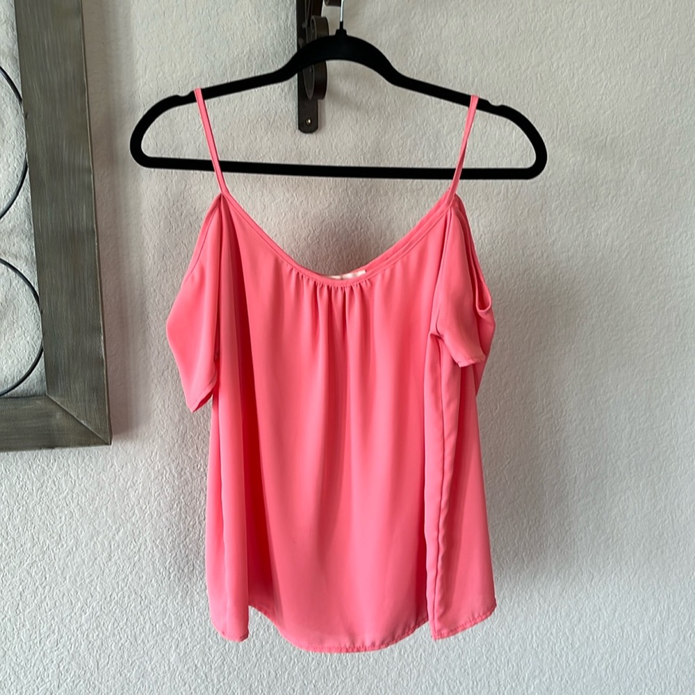 Impeccable pig pink top with cut out shoulders